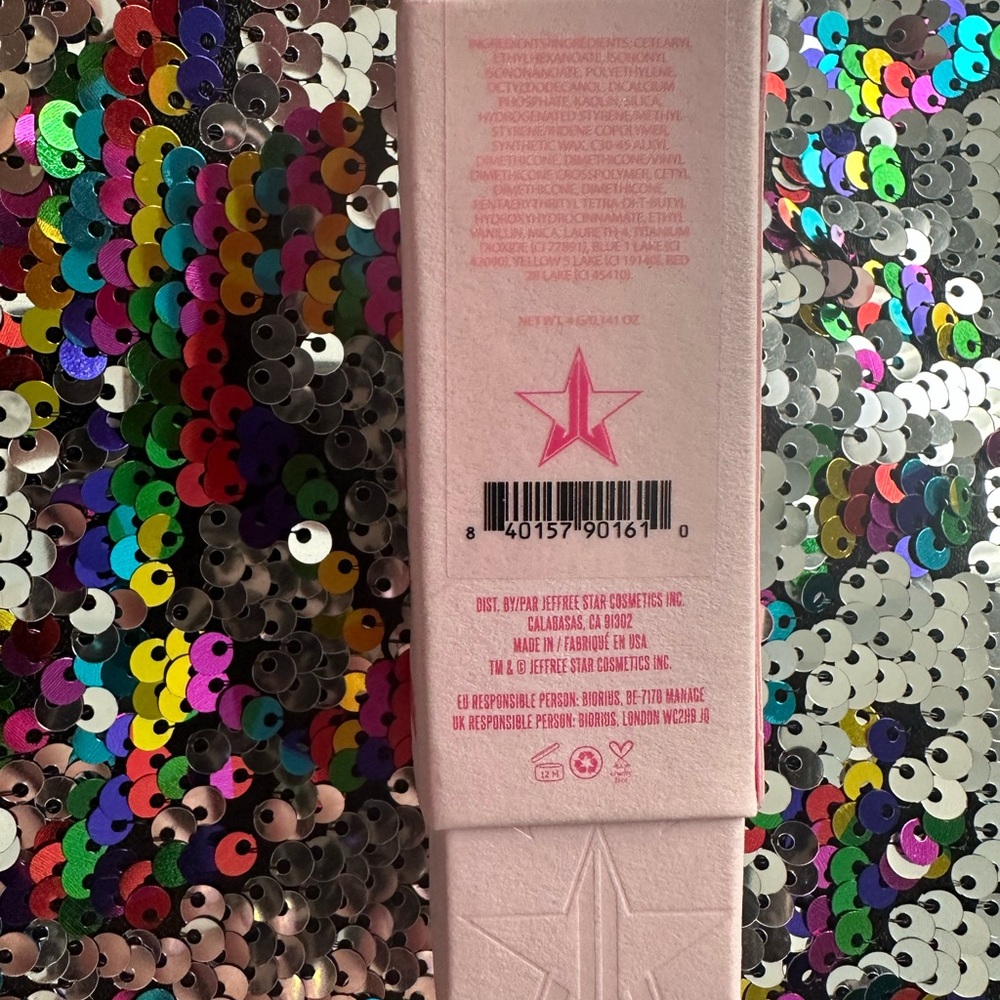 Pink Star-Embossed Lipstick - Picture 7 of 11